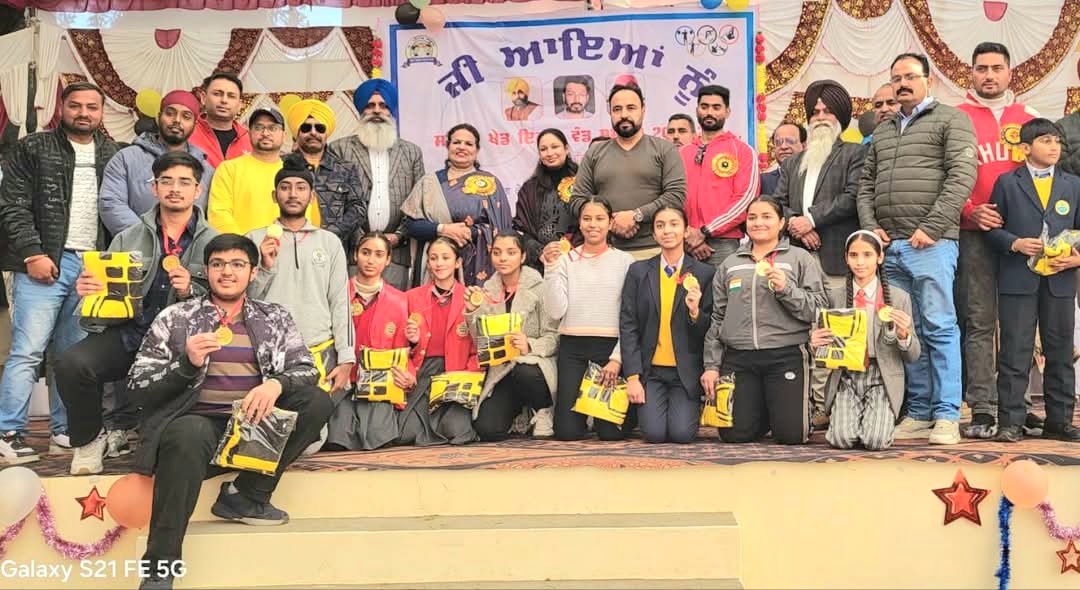 जिला ताइक्वांडो एवं कराटे संयोजक अजय कुमार तथा राज्य विजेताओं को डिप्टी कमिश्नर ने किया सम्मानित